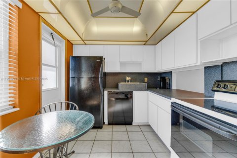 Condo in Dania Beach, Florida, 1 bedroom  № 1955089 - photo 5