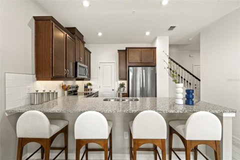 Townhouse in Groveland, Florida 3 bedrooms, 137.12 sq.m. № 2157155 - photo 6