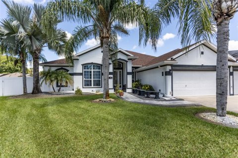 House in Palm Coast, Florida 4 bedrooms, 276.29 sq.m. № 1254359 - photo 1