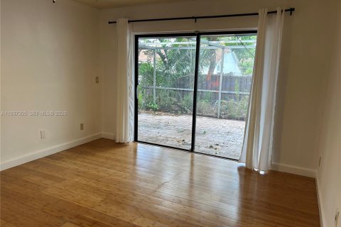 Touwnhouse à vendre à Miramar, Floride: 3 chambres, 113.34 m2 № 1995776 - photo 11