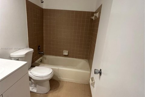 Touwnhouse à vendre à Miramar, Floride: 3 chambres, 113.34 m2 № 1995776 - photo 21