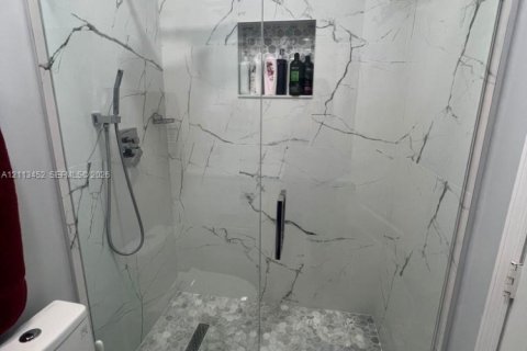 Villa ou maison à louer à Miami, Floride: 4 chambres, 165.74 m2 № 2439364 - photo 27