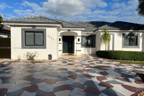 Villa ou maison à louer à Miami, Floride: 4 chambres, 165.74 m2 № 2439364 - photo 3