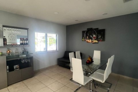 Villa ou maison à louer à Miami, Floride: 4 chambres, 165.74 m2 № 2439364 - photo 6
