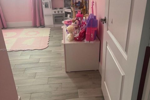 Villa ou maison à louer à Miami, Floride: 4 chambres, 165.74 m2 № 2439364 - photo 12