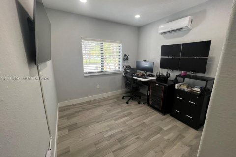 Villa ou maison à louer à Miami, Floride: 4 chambres, 165.74 m2 № 2439364 - photo 10