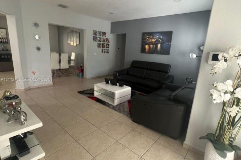 Villa ou maison à louer à Miami, Floride: 4 chambres, 165.74 m2 № 2439364 - photo 4