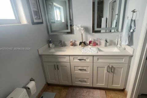 Villa ou maison à louer à Miami, Floride: 4 chambres, 165.74 m2 № 2439364 - photo 21