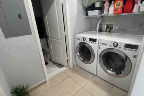 Villa ou maison à louer à Miami, Floride: 4 chambres, 165.74 m2 № 2439364 - photo 28