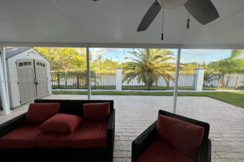 Villa ou maison à louer à Miami, Floride: 4 chambres, 165.74 m2 № 2439364 - photo 30