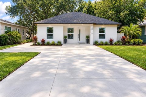 House in Tampa, Florida 3 bedrooms, 130.06 sq.m. № 2330021 - photo 3