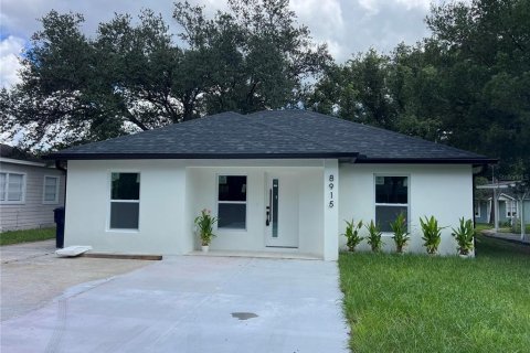 House in Tampa, Florida 3 bedrooms, 130.06 sq.m. № 2330021 - photo 2