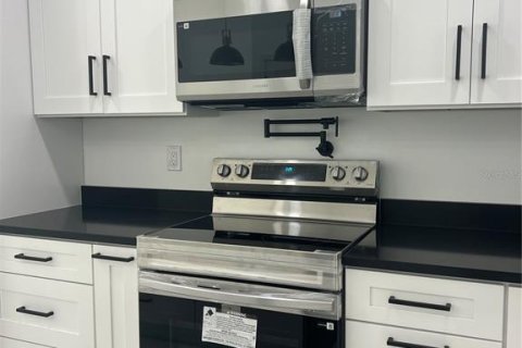 House in Tampa, Florida 3 bedrooms, 130.06 sq.m. № 2330021 - photo 16