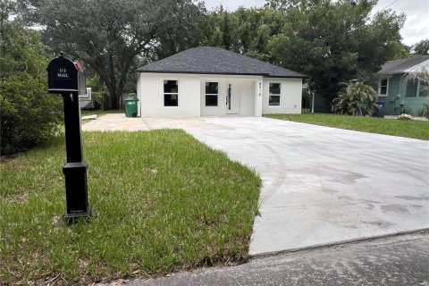 House in Tampa, Florida 3 bedrooms, 130.06 sq.m. № 2330021 - photo 4