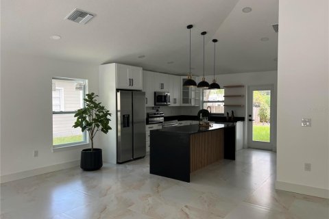 House in Tampa, Florida 3 bedrooms, 130.06 sq.m. № 2330021 - photo 17