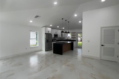 House in Tampa, Florida 3 bedrooms, 130.06 sq.m. № 2330021 - photo 9