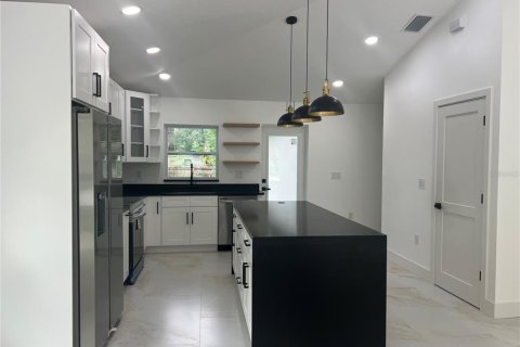 House in Tampa, Florida 3 bedrooms, 130.06 sq.m. № 2330021 - photo 11