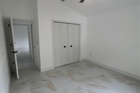 House in Tampa, Florida 3 bedrooms, 130.06 sq.m. № 2330021 - photo 27