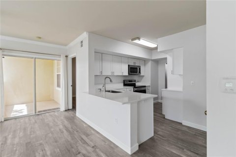Condominio en alquiler en Sarasota, Florida, 2 dormitorios, 98.29 m2 № 1909974 - foto 9