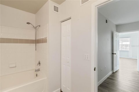 Condominio en alquiler en Sarasota, Florida, 2 dormitorios, 98.29 m2 № 1909974 - foto 20