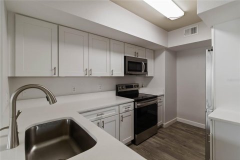 Condominio en alquiler en Sarasota, Florida, 2 dormitorios, 98.29 m2 № 1909974 - foto 11