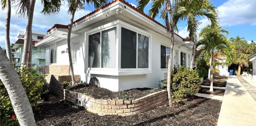 Condo in Miami Beach, Florida, 1 bedroom № 1878806