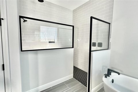 Casa en venta en Orlando, Florida, 6 dormitorios, 306.76 m2 № 1912133 - foto 9