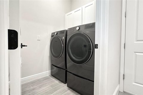 Casa en venta en Orlando, Florida, 6 dormitorios, 306.76 m2 № 1912133 - foto 18