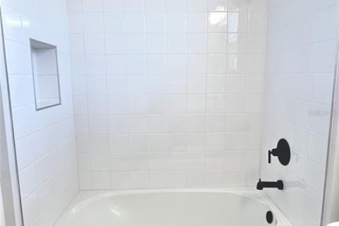 Casa en venta en Orlando, Florida, 6 dormitorios, 306.76 m2 № 1912133 - foto 13
