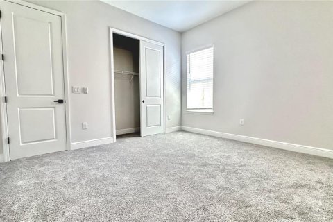 Casa en venta en Orlando, Florida, 6 dormitorios, 306.76 m2 № 1912133 - foto 8