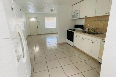 Casa en venta en Hollywood, Florida, 3 dormitorios, 120.68 m2 № 1942125 - foto 4