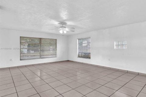 Casa en venta en Hollywood, Florida, 3 dormitorios, 120.68 m2 № 1942125 - foto 19