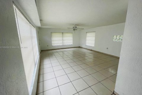 Casa en venta en Hollywood, Florida, 3 dormitorios, 120.68 m2 № 1942125 - foto 11