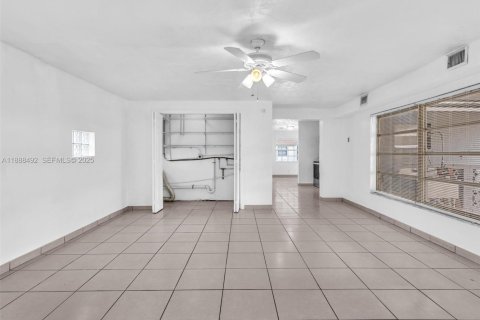 Casa en venta en Hollywood, Florida, 3 dormitorios, 120.68 m2 № 1942125 - foto 23