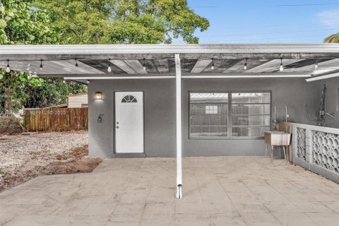 Casa en venta en Hollywood, Florida, 3 dormitorios, 120.68 m2 № 1942125 - foto 26