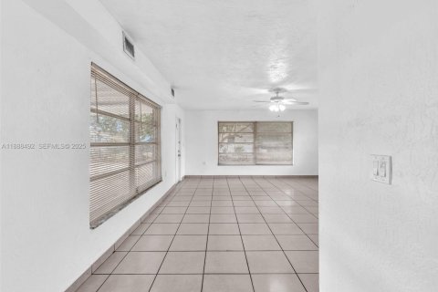Casa en venta en Hollywood, Florida, 3 dormitorios, 120.68 m2 № 1942125 - foto 18