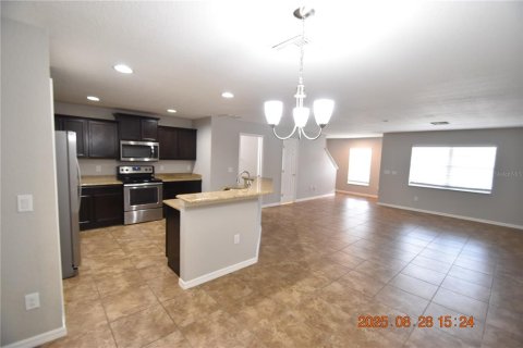 Townhouse in Wesley Chapel, Florida 3 bedrooms, 146.41 sq.m. № 1908638 - photo 9