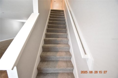 Townhouse in Wesley Chapel, Florida 3 bedrooms, 146.41 sq.m. № 1908638 - photo 14