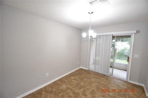 Townhouse in Wesley Chapel, Florida 3 bedrooms, 146.41 sq.m. № 1908638 - photo 7