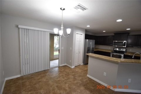 Townhouse in Wesley Chapel, Florida 3 bedrooms, 146.41 sq.m. № 1908638 - photo 8