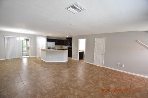 Townhouse in Wesley Chapel, Florida 3 bedrooms, 146.41 sq.m. № 1908638 - photo 3