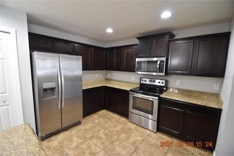 Townhouse in Wesley Chapel, Florida 3 bedrooms, 146.41 sq.m. № 1908638 - photo 12