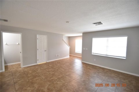 Townhouse in Wesley Chapel, Florida 3 bedrooms, 146.41 sq.m. № 1908638 - photo 4