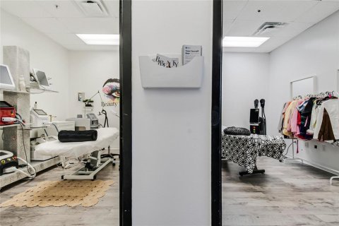 Propiedad comercial en venta en Orlando, Florida № 2107471 - foto 24