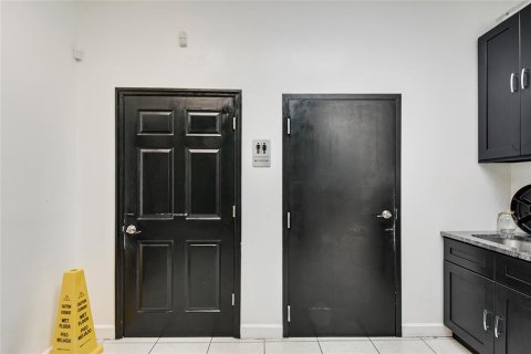 Propiedad comercial en venta en Orlando, Florida № 2107471 - foto 20