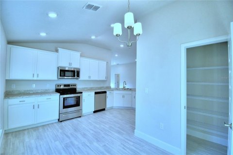 House in MAGNOLIA PARK in Haines City, Florida 4 bedrooms, 169.08 sq.m. № 1871135 - photo 13
