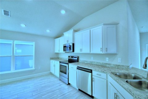 House in MAGNOLIA PARK in Haines City, Florida 4 bedrooms, 169.08 sq.m. № 1871135 - photo 11