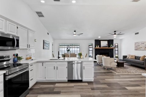 Casa en alquiler en Tampa, Florida, 3 dormitorios, 147.62 m2 № 1913089 - foto 4
