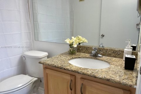 Condo in Miami, Florida, 2 bedrooms  № 2046783 - photo 21