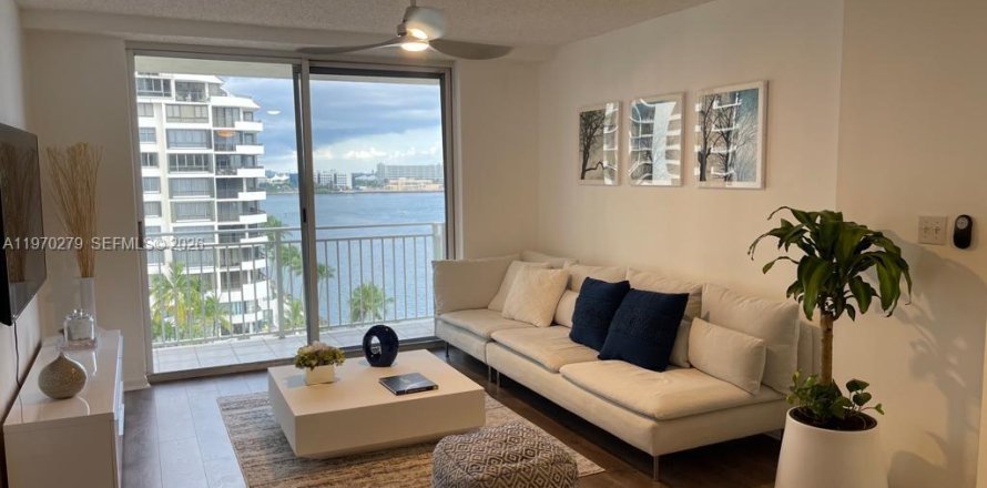 Condo in Miami, Florida, 2 bedrooms  № 2046783
